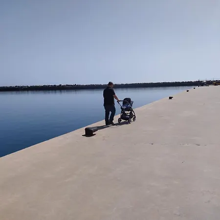 Apartment Voukamvilia Paralia Kimis